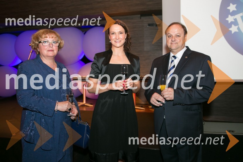  Nada  Jarc, Avto Jarc;  Polona Stepišnik, direktorica prodaje in marketinga, Založba Mladinska knjiga;  Milan Jarc, Avto JarcTrusted Brand 2015