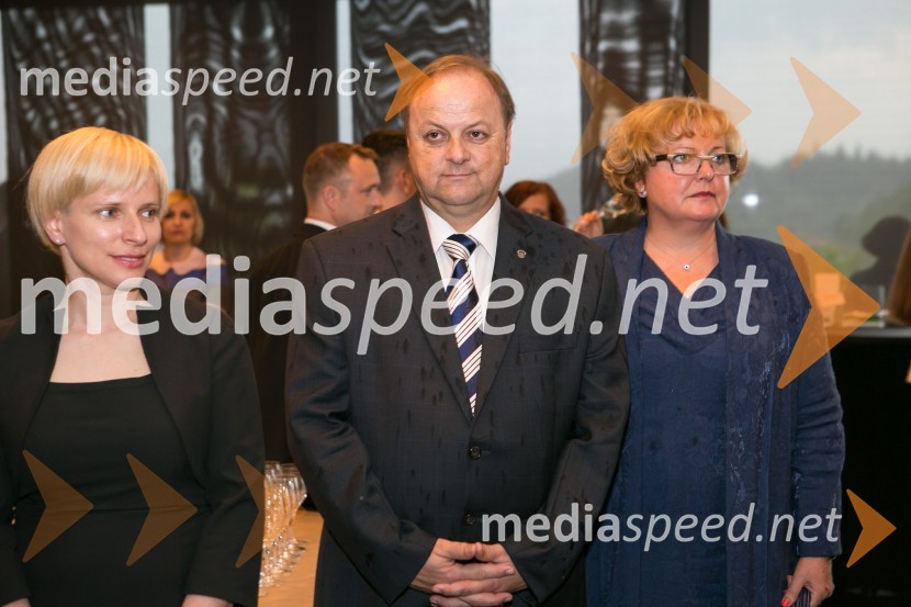  Majda Volk, vodja službe za stike z odjemalci GEN-I;  Milan Jarc, Avto Jarc;  Nada  Jarc, Avto JarcTrusted Brand 2015