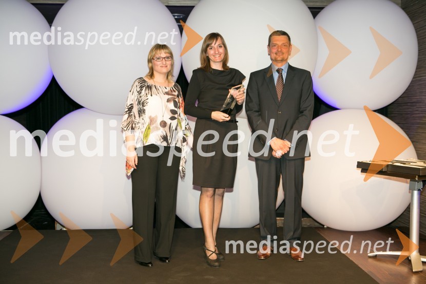  Lidija Petek, glavna urednica revije Reader's Digest Slovenija ;  Tanja Vidmar Šinigoj, marketing, Fructal;  Daniel Škraba, vodja Reader's Digest Slovenija Trusted Brand 2015