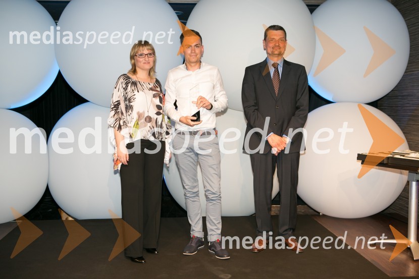  Lidija Petek, glavna urednica revije Reader's Digest Slovenija ;  Marko Cerovšek, vodja blagovne znamke Barcaffe;  Daniel Škraba, vodja Reader's Digest Slovenija Trusted Brand 2015