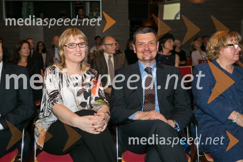  Lidija Petek, glavna urednica revije Reader's Digest Slovenija ;  Daniel Škraba, vodja Reader's Digest Slovenija Trusted Brand 2015