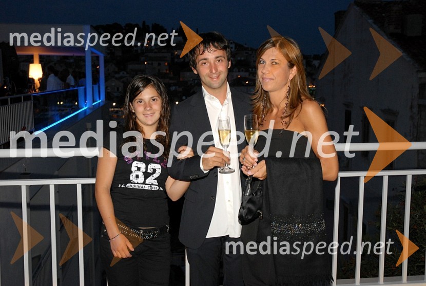 Tomaž Kavčič, restavracija Pri Lojzetu (dvorec Zemono) in njegova soproga Flavia Furios Kavčič ter hči SaraModna revija Palmers na Hvaru