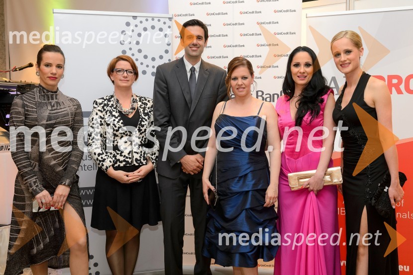  Milena  Kalaacunn, Hubmedia;  Vesna Dizdarević, Promo + d.o.o.;  Ivan Vučetić, Steklarna Hrastnik d.o.o.;  Koni Marchesan, Santomas;  Ana Laura Rednak, izvršna direktorica, Plastika Skaza d.o.o.;  Daniela Bervar Kotolenko, Business Intelligence Center2. Poslovni in MBA gala ples