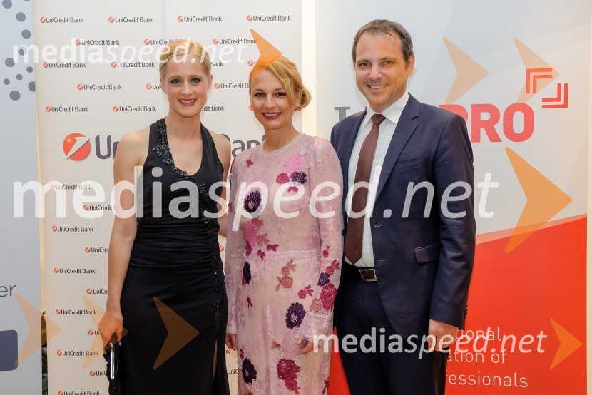  Daniela Bervar Kotolenko, Business Intelligence Center;  Melanie Seier Larsen, Principal, The Boston Consulting Group;   Tomislav Čorak, Principal, The Boston Consulting Group2. Poslovni in MBA gala ples