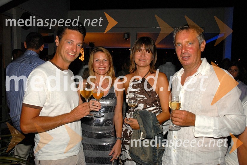 Veljko Darinković in Davor Duboković z ženamaModna revija Palmers na Hvaru