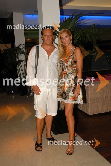 Ana Sasso, nekdanja miss Jugoslavije in manekenka s partnerjemModna revija Palmers na Hvaru