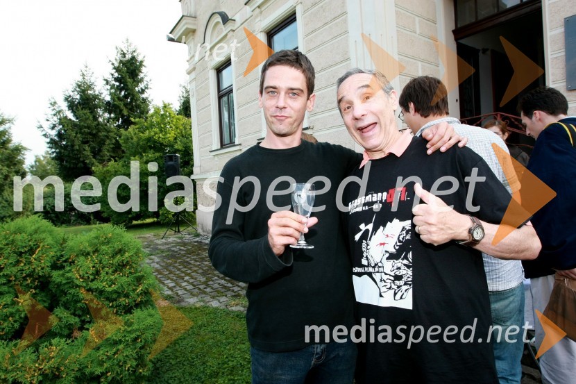 Tomaž Horvat, programski direktor festivala in Lloyd Kaufman, ameriški producent, ustanovitelj Troma EntertaimentGrossmannov festival filma in vina