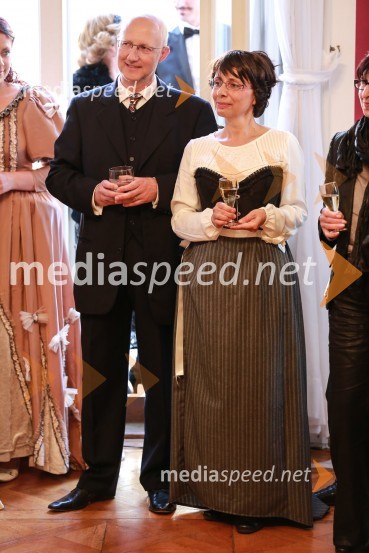  Marjetka Berlič, učiteljica zgodovine in mentorica, OŠ Draga Kobala MariborPles gospe Scherbaum v Muzeju NO Maribor