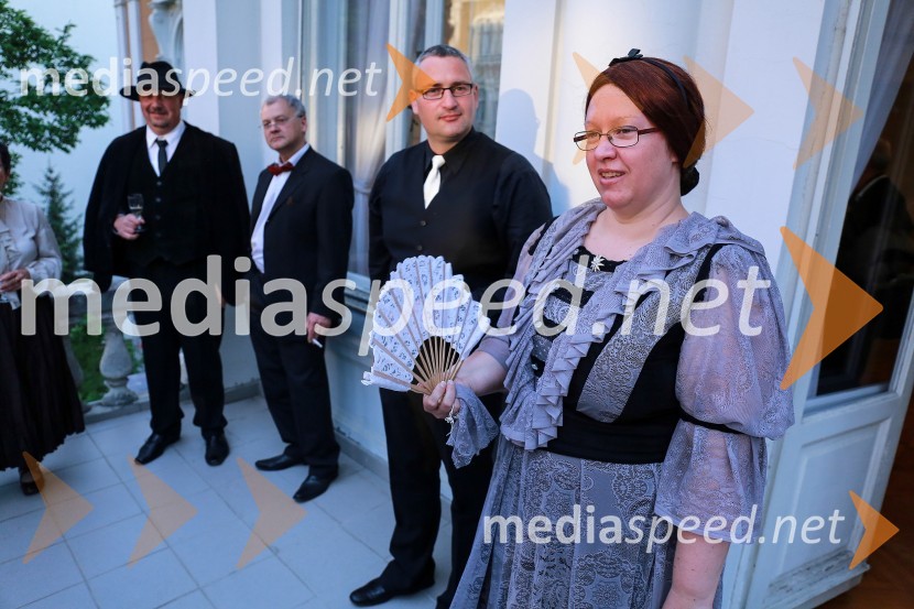 dr. Aleksandra  Berberih Slana, direktorica Muzeja narodne osvoboditve MariborPles gospe Scherbaum v Muzeju NO Maribor