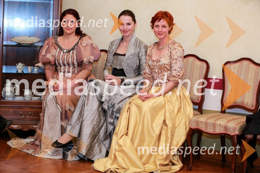  Nina Štramec;  Milena Antonič, Zavod za varstvo kulturne dediščine Slovenije;  Dragica JurkušekPles gospe Scherbaum v Muzeju NO Maribor