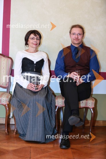  Marjetka Berlič, učiteljica zgodovine in mentorica, OŠ Draga Kobala Maribor;  Peter GradišnikPles gospe Scherbaum v Muzeju NO Maribor