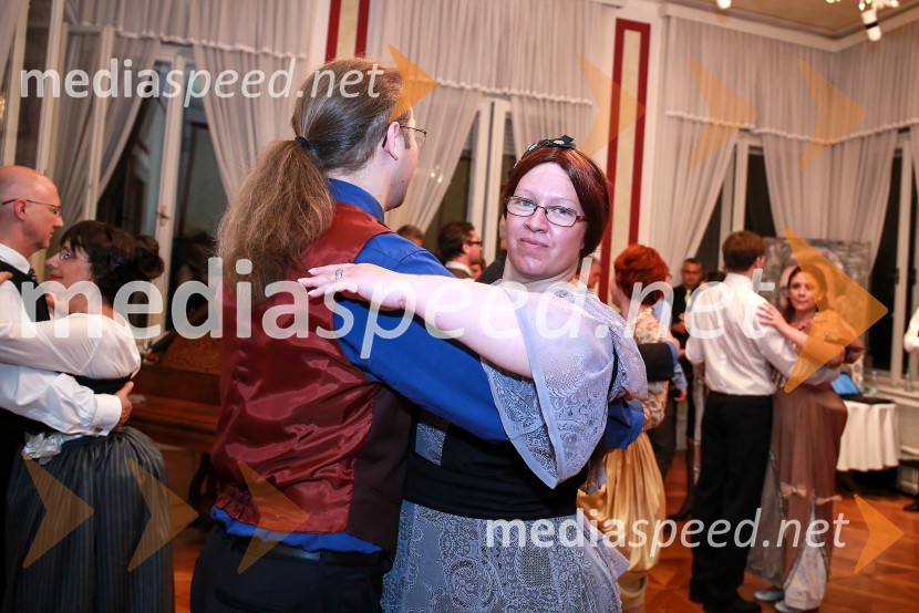  Peter Gradišnik; dr. Aleksandra  Berberih Slana, direktorica Muzeja narodne osvoboditve MariborPles gospe Scherbaum v Muzeju NO Maribor