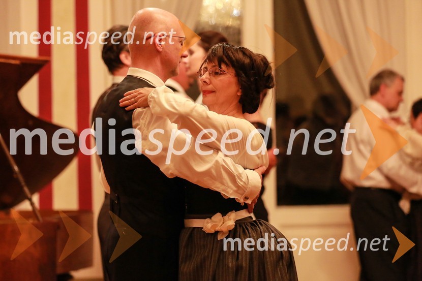  Marjetka Berlič, učiteljica zgodovine in mentorica, OŠ Draga Kobala MariborPles gospe Scherbaum v Muzeju NO Maribor