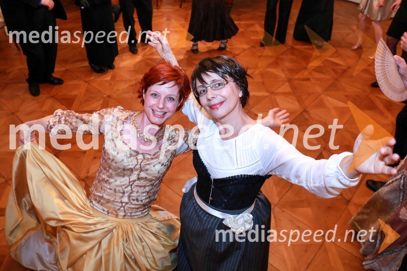  Dragica Jurkušek;  Marjetka Berlič, učiteljica zgodovine in mentorica, OŠ Draga Kobala MariborPles gospe Scherbaum v Muzeju NO Maribor