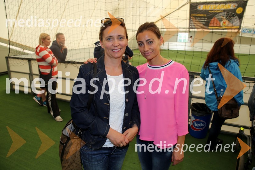dr. Suzana Žilič Fišer;  Sara Bosnić , soproga Marinka GaličaPomagamo kot znamo - nogomet igramo, humanitarni nogometni turnir