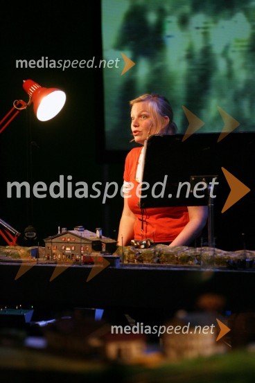 Predstava Mnemopark, režiserja Stefana KaegijaOtvoritev 10. festivala Mladi levi