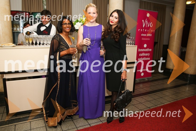  Vesna Nisha Dolinar, predsednica SILA 2012-2013;  Imola Toth;  Ursula GawishMednarodni gala večer društva Sila