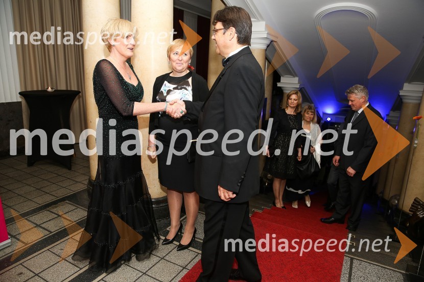  Mojca Lah, predsednica SILA;  Andrej Božič, generalni direktor družbe Steklarna Hrastnik, predsednik Britansko-slovenske gospodarske zborniceMednarodni gala večer društva Sila