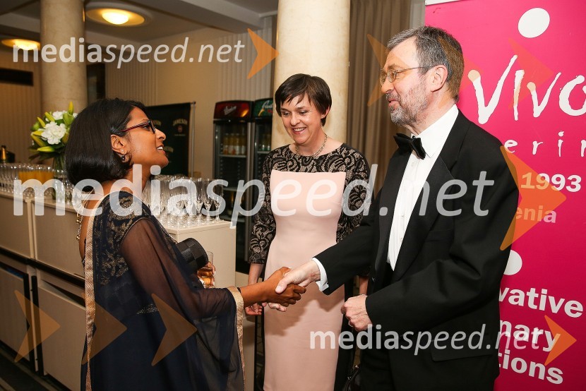  Vesna Nisha Dolinar, predsednica SILA 2012-2013;  Margaret Kilmartin, soproga veleposlanika Irske v Sloveniji;  Patrick Kelly, veleposlanik Irske v SlovenijiMednarodni gala večer društva Sila