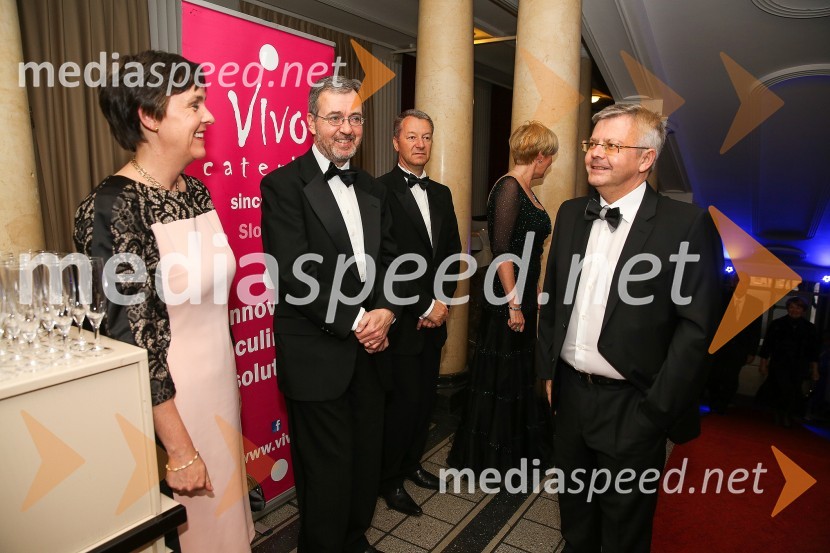  Margaret Kilmartin, soproga veleposlanika Irske v Sloveniji;  Patrick Kelly, veleposlanik Irske v Sloveniji;  Igor Lah, podjetnik;  ... Mednarodni gala večer društva Sila