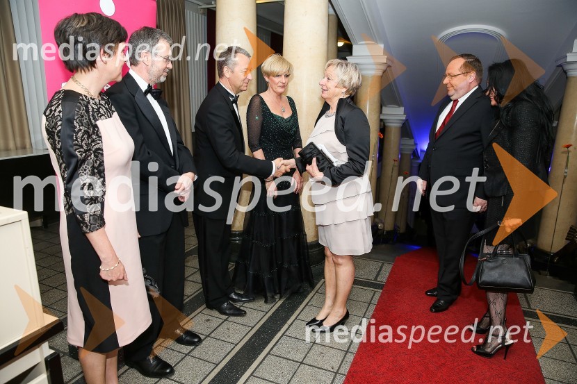  Margaret Kilmartin, soproga veleposlanika Irske v Sloveniji;  Patrick Kelly, veleposlanik Irske v Sloveniji;  Igor Lah, podjetnik;  Mojca Lah, predsednica SILA;  Gertrud Rantzen, predsednica upravnega odbora, Slovensko-nemška gospodarska zbornicaMednarodni gala večer društva Sila