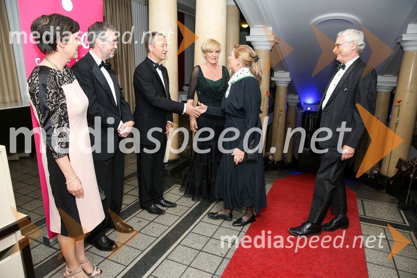  Margaret Kilmartin, soproga veleposlanika Irske v Sloveniji;  Patrick Kelly, veleposlanik Irske v Sloveniji;  Igor Lah, podjetnik;  Mojca Lah, predsednica SILA;  ... Mednarodni gala večer društva Sila