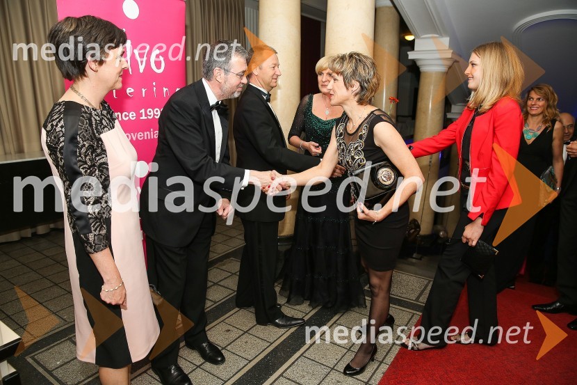  Margaret Kilmartin, soproga veleposlanika Irske v Sloveniji;  Patrick Kelly, veleposlanik Irske v Sloveniji;  ... Mednarodni gala večer društva Sila