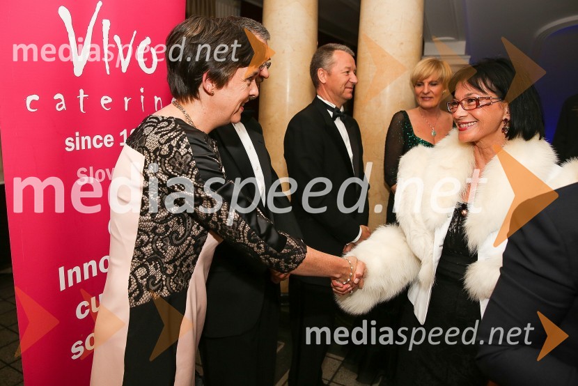  Margaret Kilmartin, soproga veleposlanika Irske v Sloveniji;  Azra Širovnik, pisateljicaMednarodni gala večer društva Sila