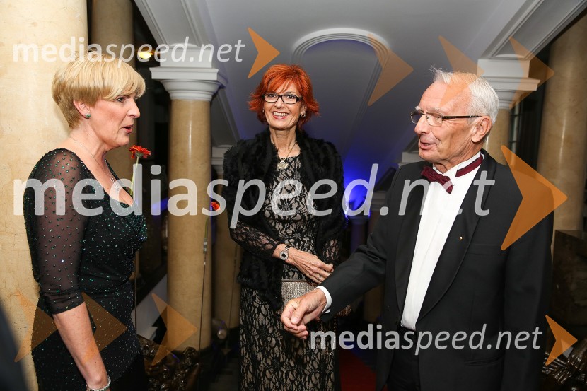  Mojca Lah, predsednica SILA;  Darinka Pavlič Kamien, strokovnjakinja za komuniciranje in predsednica organizacijskega odbora Lions ples; dr. Peter KamienMednarodni gala večer društva Sila
