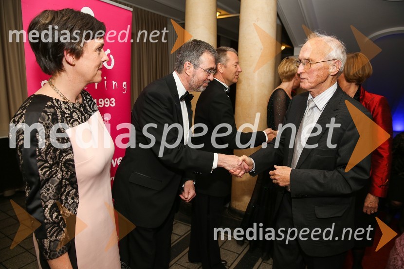  Margaret Kilmartin, soproga veleposlanika Irske v Sloveniji;  Patrick Kelly, veleposlanik Irske v Sloveniji;  Milan Matos, nekdanji direktor Mladinske knjige ZaložbaMednarodni gala večer društva Sila