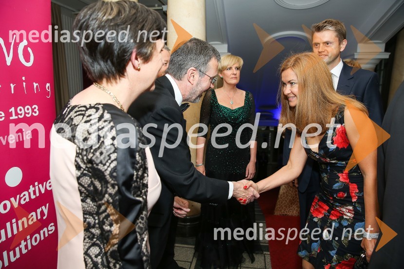  Margaret Kilmartin, soproga veleposlanika Irske v Sloveniji;  Patrick Kelly, veleposlanik Irske v Sloveniji;  ... Mednarodni gala večer društva Sila