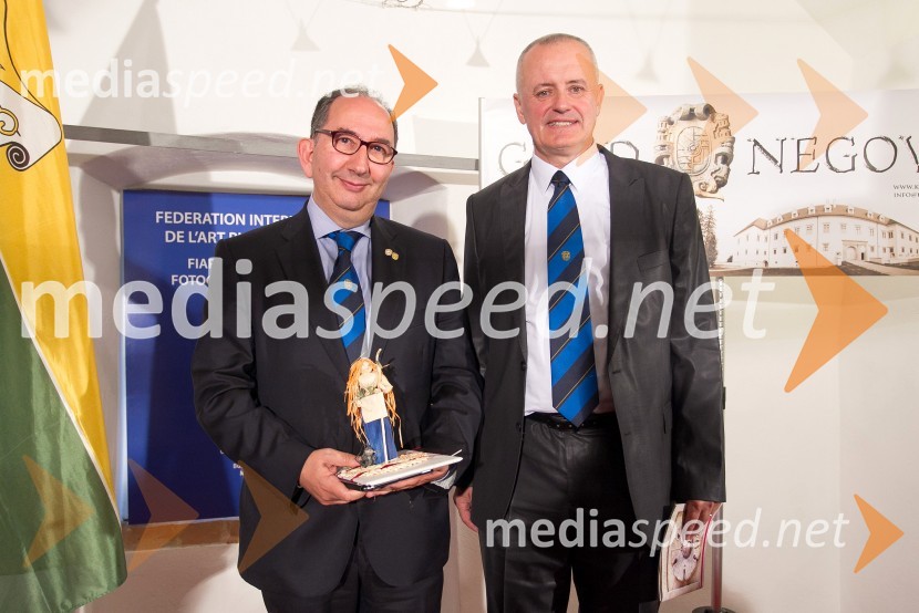  Riccardo Bussi, predsednik svetovne fotografske zveze (FIAP);  Ivo Borko,  predsednik Fotografske zveze SlovenijeFotograd Negova, otvoritev