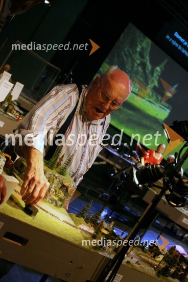 Predstava Mnemopark, režiserja Stefana KaegijaOtvoritev 10. festivala Mladi levi