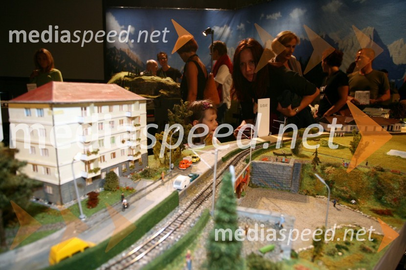 Predstava Mnemopark, režiserja Stefana KaegijaOtvoritev 10. festivala Mladi levi