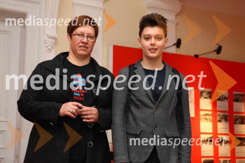 dr. Aleksandra  Berberih Slana, direktorica Muzeja narodne osvoboditve Maribor;  Žiga Ademovič, učenec OŠ Janka Padežnika, novi direktor Muzeja narodne osvoboditve MariborPrevzeli smo muzej, Muzej narodne osvoboditve Maribor