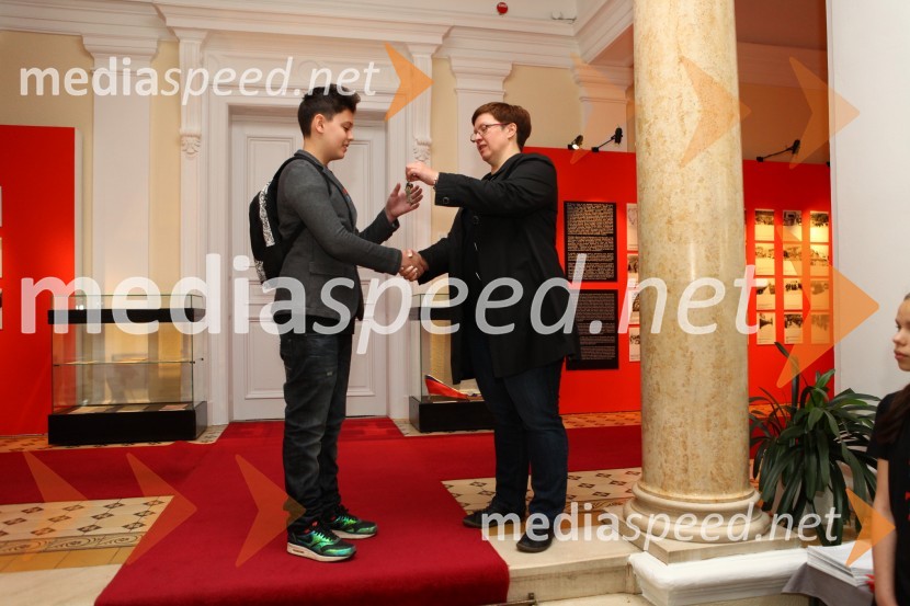  Žiga Ademovič, učenec OŠ Janka Padežnika, novi direktor Muzeja narodne osvoboditve Maribor; dr. Aleksandra  Berberih Slana, direktorica Muzeja narodne osvoboditve MariborPrevzeli smo muzej, Muzej narodne osvoboditve Maribor