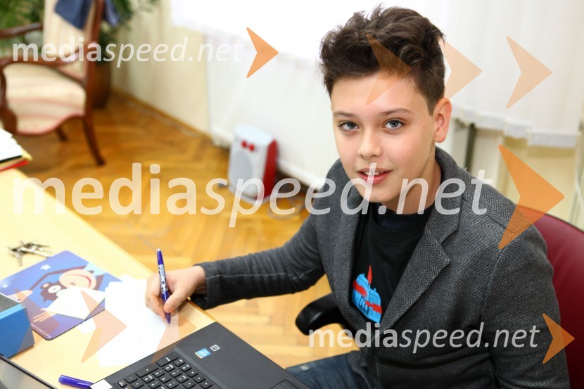  Žiga Ademovič, učenec OŠ Janka Padežnika, novi direktor Muzeja narodne osvoboditve MariborPrevzeli smo muzej, Muzej narodne osvoboditve Maribor