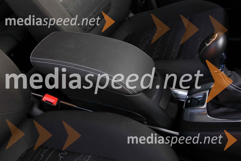 Opel Meriva 1.4 Turbo 88 kW Enjoy, sredinski naslon za roke je tudi vzdolžno pomičenOpel Meriva 1.4 Turbo 88 kW Enjoy, mediaspeed test