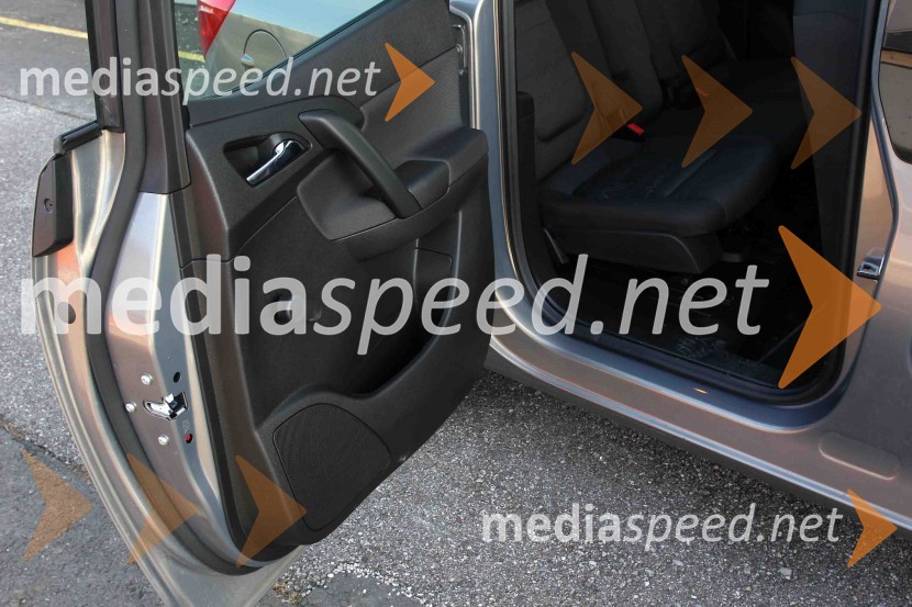 Opel Meriva 1.4 Turbo 88 kW Enjoy, zadnja vrat so vpeta iz zadnje straniOpel Meriva 1.4 Turbo 88 kW Enjoy, mediaspeed test