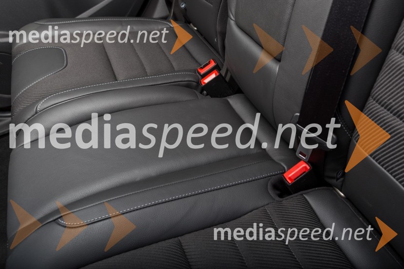 Ford Kuga 2.0 TDCI Titanium, zadaj v sredini je sedenje zasilnoFord Kuga 2.0 TDCI Titanium, mediaspeed test