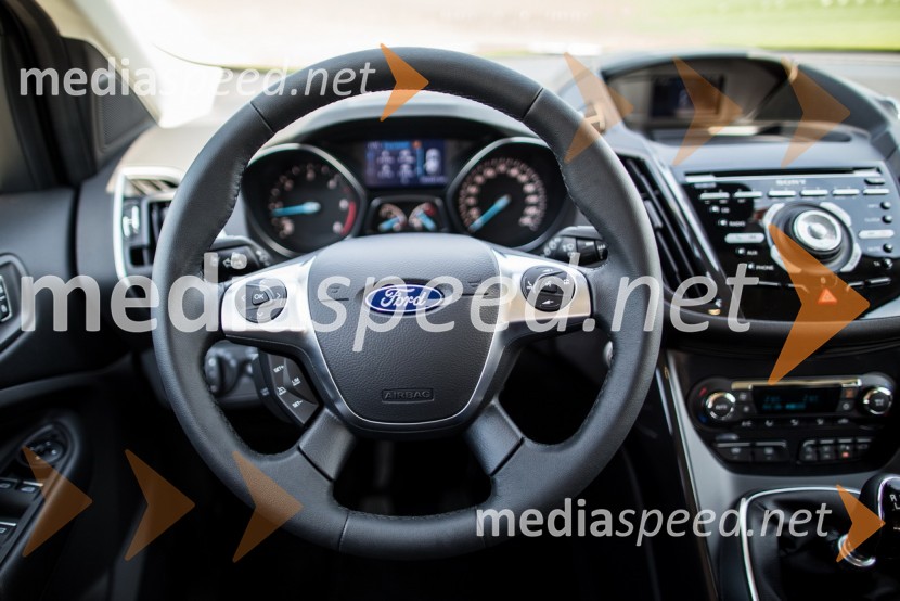 Ford Kuga 2.0 TDCI Titanium, volanski obroč je primerno zadebeljenFord Kuga 2.0 TDCI Titanium, mediaspeed test