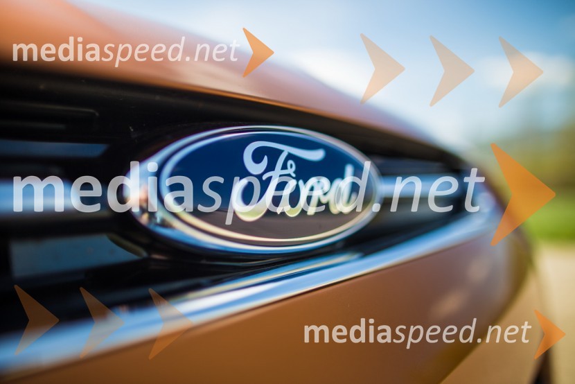 Ford Kuga 2.0 TDCI Titanium, logotip - modri ovalFord Kuga 2.0 TDCI Titanium, mediaspeed test