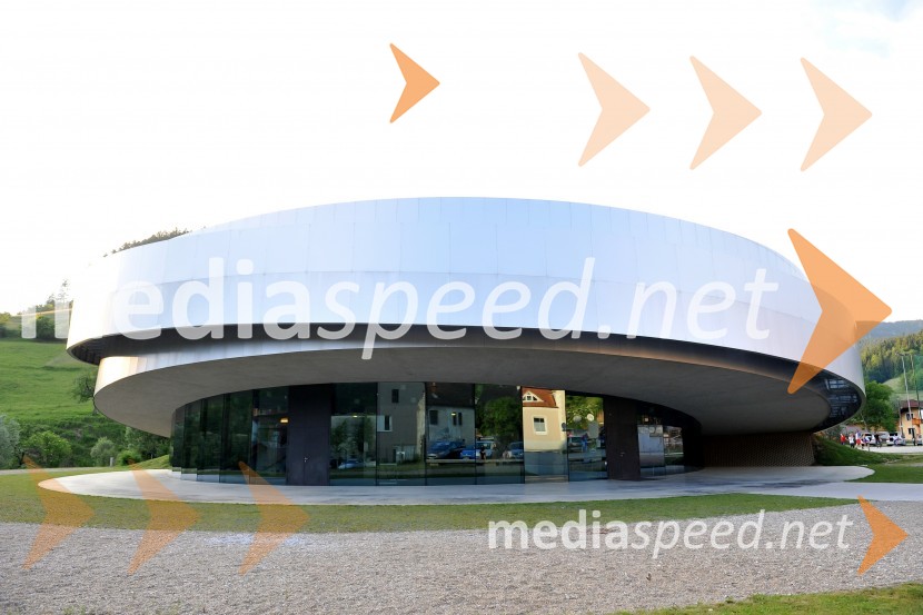 Kulturno središče evropskih vesoljskih tehnologij (KSEVT) VItanjeLadybirdorium live: Dreams