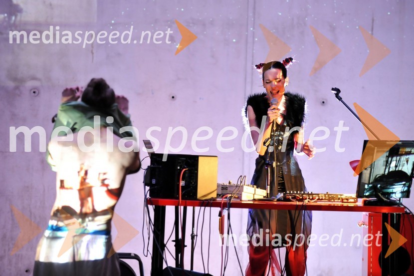  Barbara Mratinkovič, LadyBird, glasbenicaLadybirdorium live: Dreams