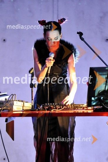  Barbara Mratinkovič, LadyBird, glasbenicaLadybirdorium live: Dreams