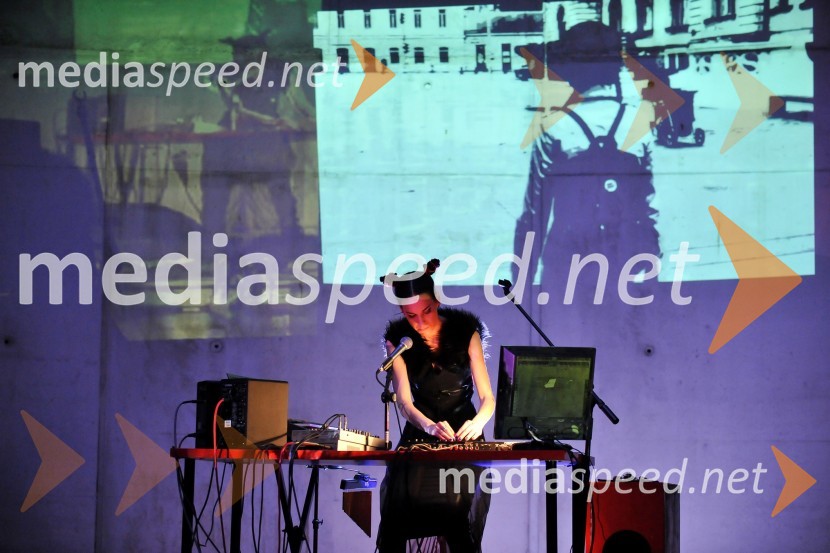  Barbara Mratinkovič, LadyBird, glasbenicaLadybirdorium live: Dreams