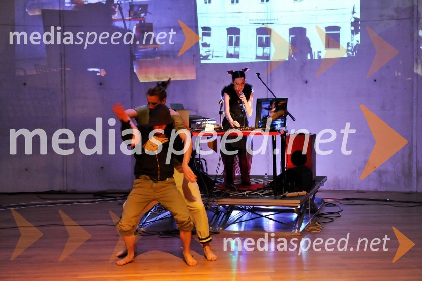  Žigan Krajnčan, igralec, plesalec;  Gašper Kunšek, plesalec;  Barbara Mratinkovič, LadyBird, glasbenicaLadybirdorium live: Dreams