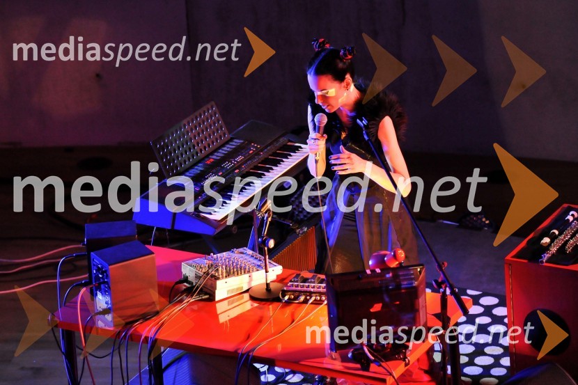  Barbara Mratinkovič, LadyBird, glasbenicaLadybirdorium live: Dreams