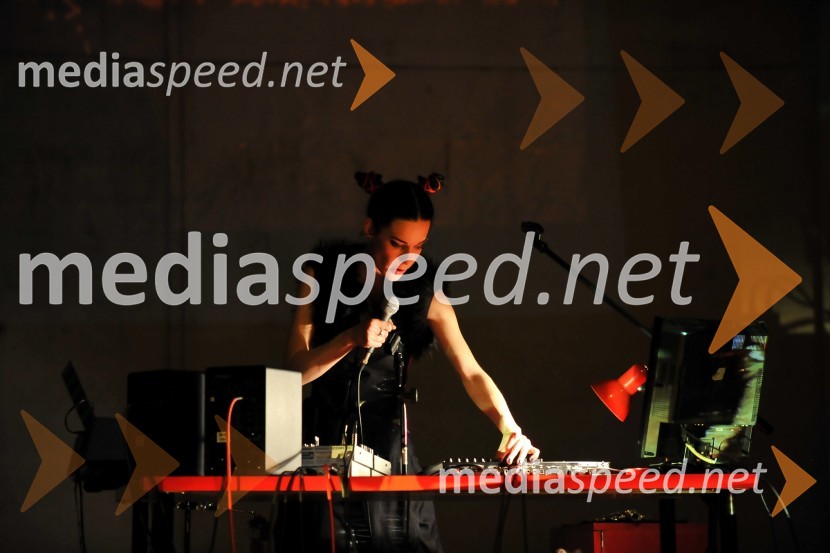  Barbara Mratinkovič, LadyBird, glasbenicaLadybirdorium live: Dreams