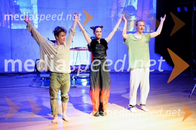  Gašper Kunšek, plesalec;  Barbara Mratinkovič, LadyBird, glasbenica;  Žigan Krajnčan, igralec, plesalecLadybirdorium live: Dreams